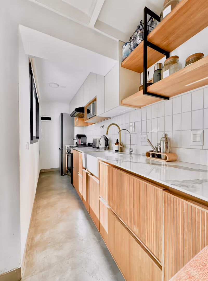 Interior de departamento reformado por Costantini Studio